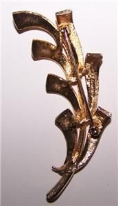 Kramer Vintage Brooch;Etched goldtone design;Leaf is 3x1 in