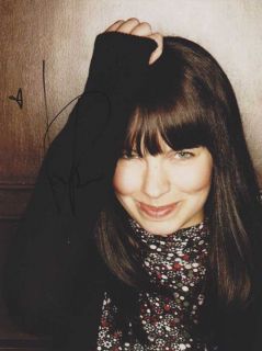 Marit Larsen Autogramm Signiertes Portrait