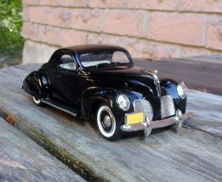 model of 1938 Lincoln Zephyr created by Durham Classics in Canada