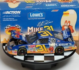 Mike Skinner 31 Lowes Looney Tunes 1 24 NASCAR Diecast