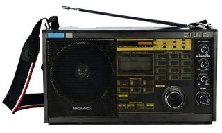 Magnavox D2935 Portable Am FM LW Shortwave SSB Digital Radio Receiver