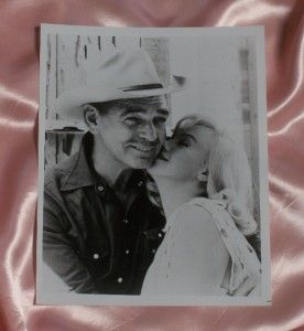 Marilyn Monroe Clark Gable The Misfits 8 x 10 Black White Kiss Photo