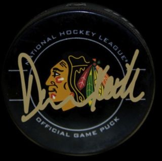 DUNCAN KEITH Signed Chicago Blackhawks Model Authentic Puck UDA