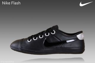 Nike Flash Macro Leather Gr.38,5 schwarz Schuhe Sneaker Slipper Leder