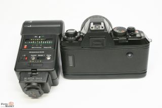 Nikon F 301 SLR + Objektiv 2,8 4 Sigma 35 70mm + Blitz Regula Variant