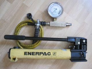 ENERPAC  Handpumpe P392 incl.Schlauch & Druckmanometer GF 10 B