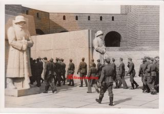 WH Soldaten Tannenberg Denkmal Hohenstein Olsztynek Ostpreussen 1941