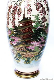 Vase, Satsuma, Kazan, cherry blossom decoration, Japan 1920, Taisho