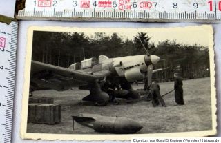 Original Foto Flugzeug Ju 87 STUKA Staffelabzeichen Stier ? Mit Bombe