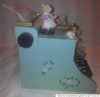 Spieluhr * musical box * small world * aus Holz * mechanisch alles