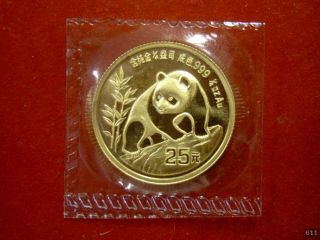Sie erhalten eine 25 Yuan 1/4 oz Gold China Panda 1990 in