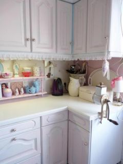 SHABBY Küche Küchenschränke Vintage pastell weiße Rüsche