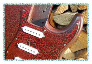 Gitarren Korpus / Body stratocaster rot schwarz krakeliert