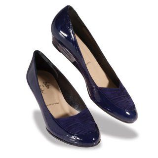 Butter Shoes Womens Glide in Blue/Navy,7.5 Shoes